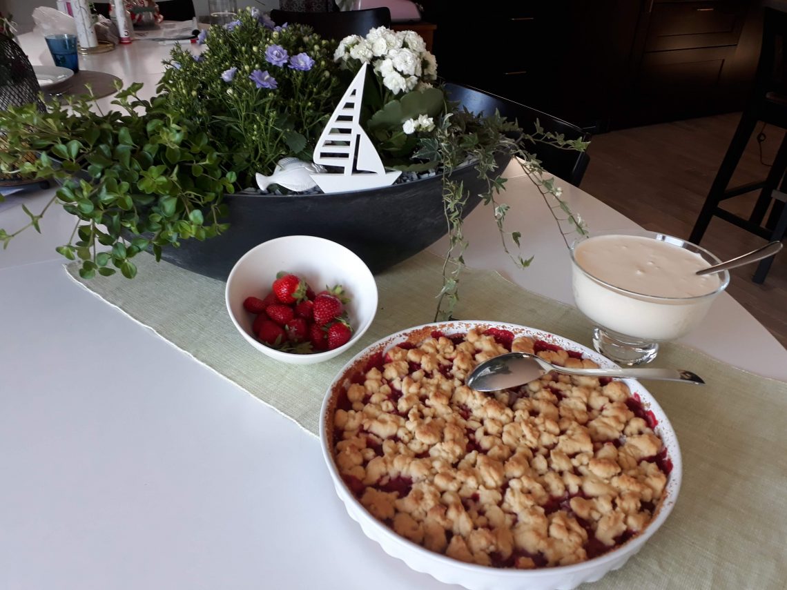 Paj och vaniljsås.